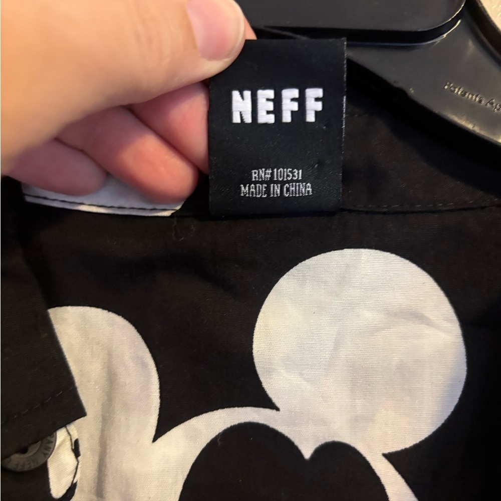 NWT Neff x Disney Men's Allover Print Button-Down Shirt sz L - Picture 3 of 7